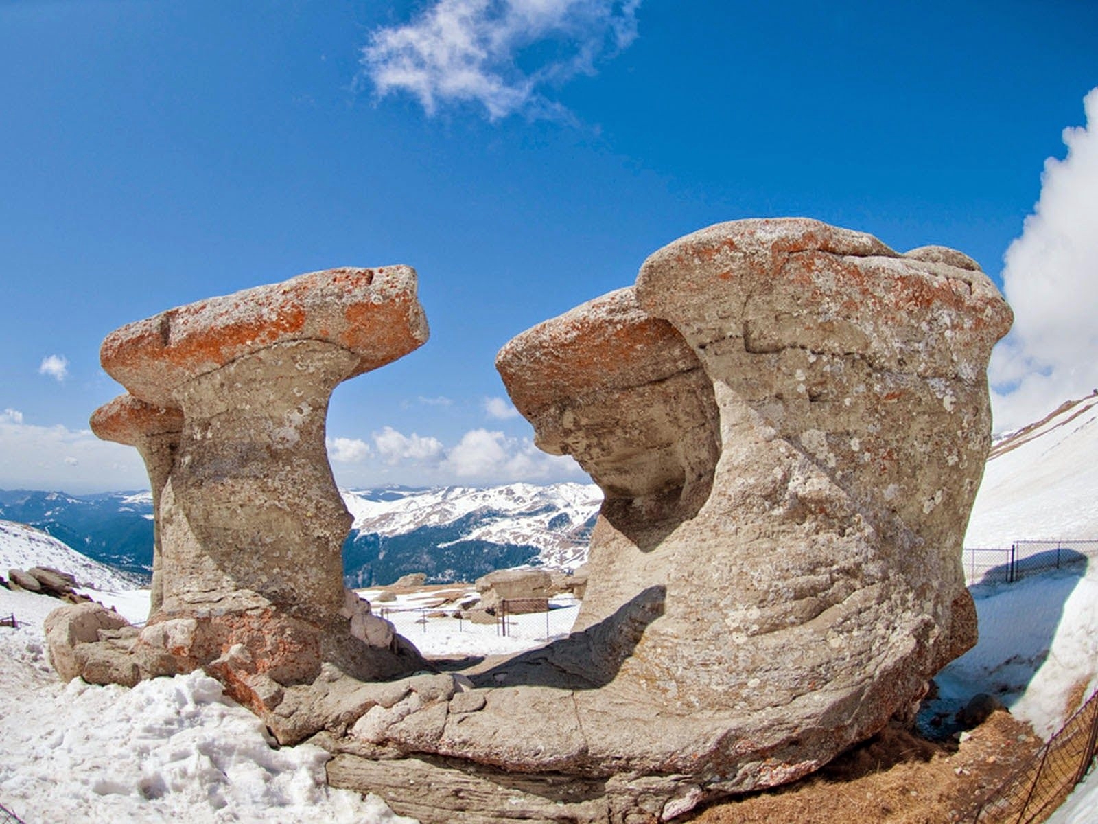 Babele și Sfinxul rămân unde le este locul. Povestea celor mai celebre monumente naturale