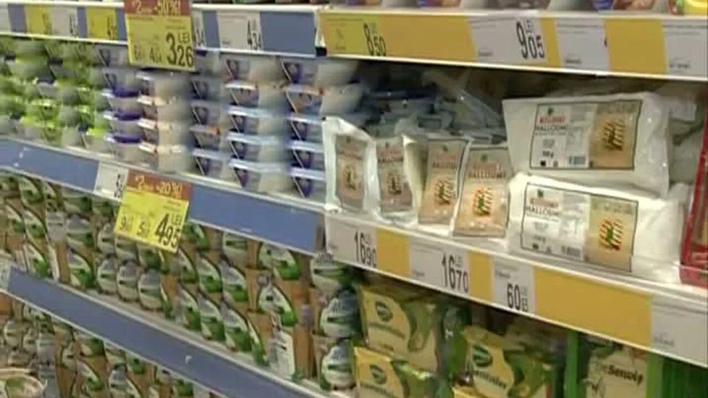 Pericol național! Piața din România, invadată de brânzeturi făcute artificial. Cum identificăm falsurile