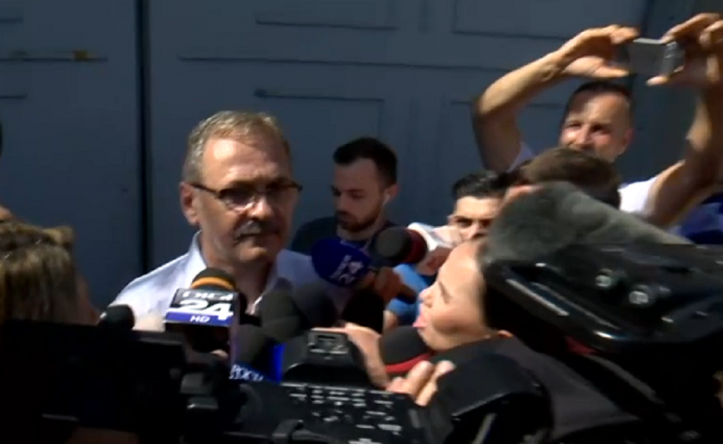 Scandal la sosirea lui Liviu Dragnea la DNA. S-a lăsat cu bătaie cu ouă între susținători și contestatari