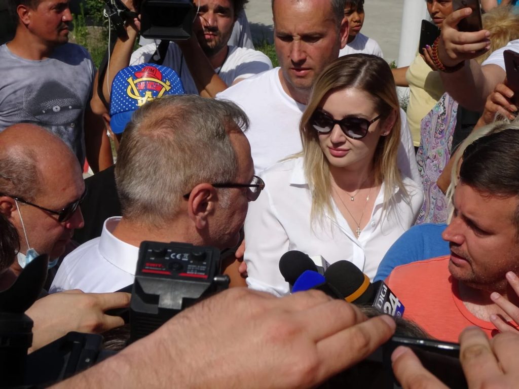 Prima imagine cu Liviu Dragnea acasă. A acceptat vizita a doar patru persoane