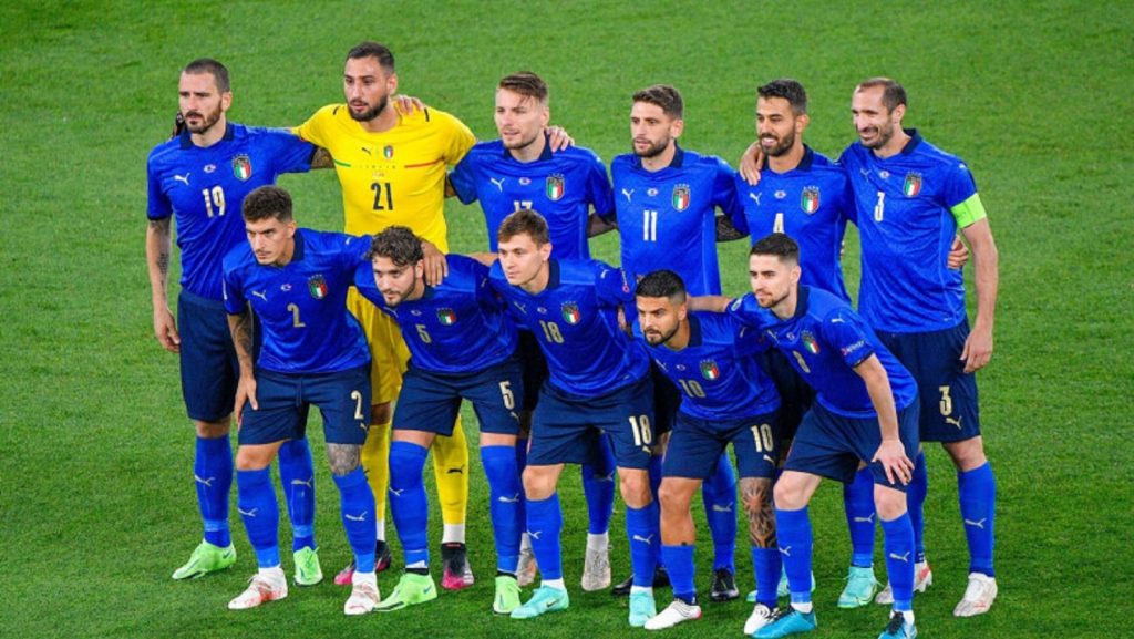 Omagiu pentru Raffaella Carrà. Naționala Italiei a cerut UEFA ca o melodie a iubitei cântărețe să fie difuzată pe stadion, înaintea semifinalei. VIDEO