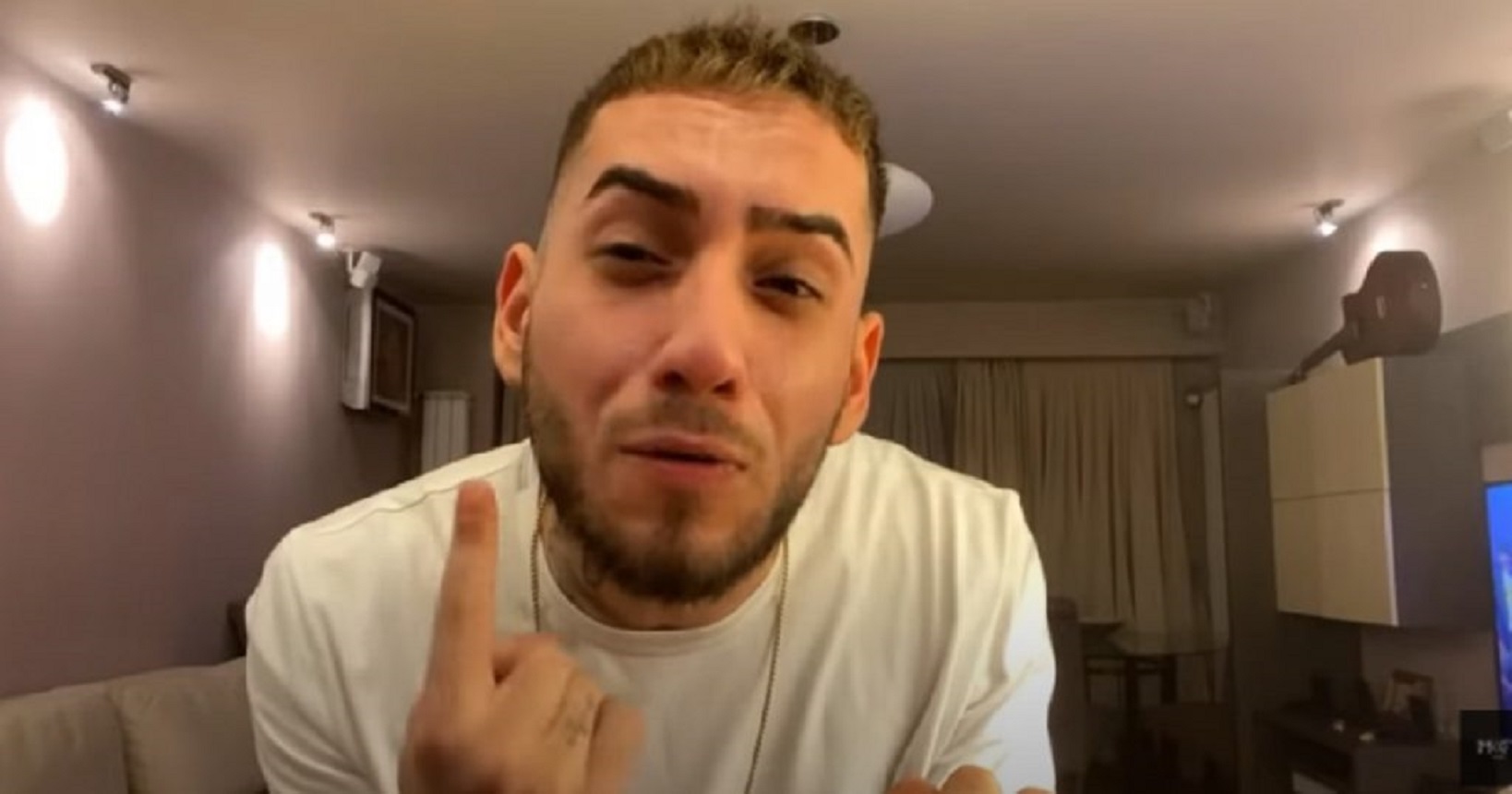 Fulgy, fiul Clejanilor, s-a baricadat în casă și a amenințat că își face rău. A fost nevoie de intervenția negociatorilor