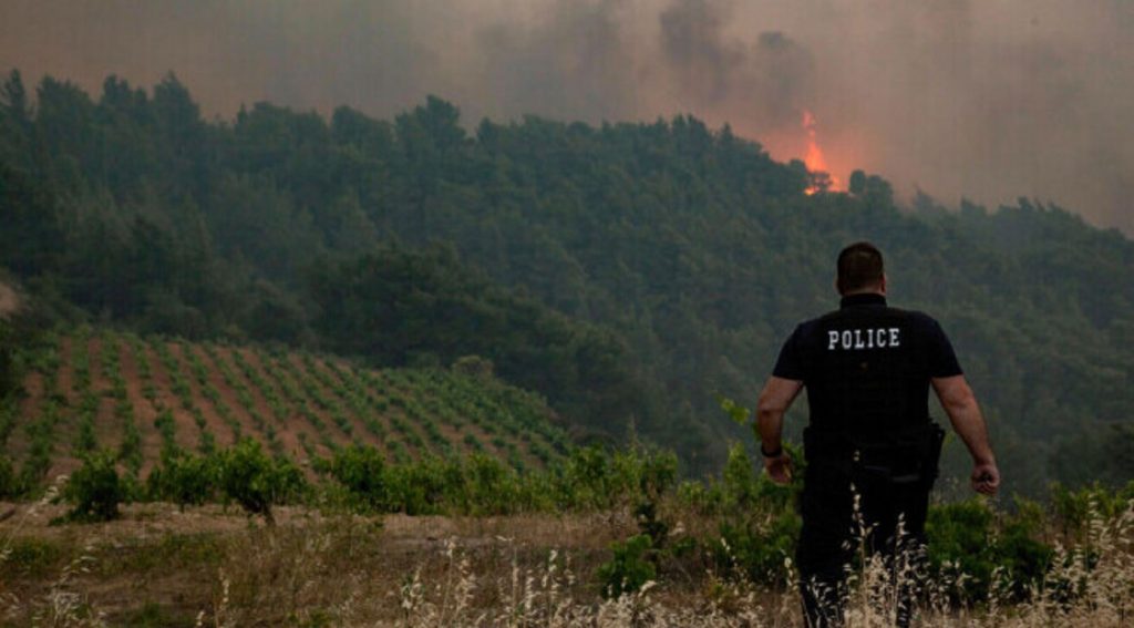 În atenţia românilor care pleacă în Grecia. MAE, avertizare de incendiu în insula Kefalonia
