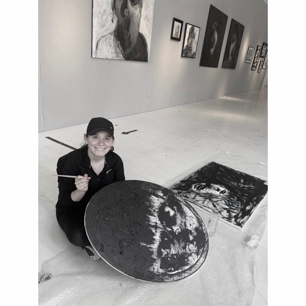 Fiica lui Hagi, expoziție de pictură la București. Fostul internațional are motive să se mândrească