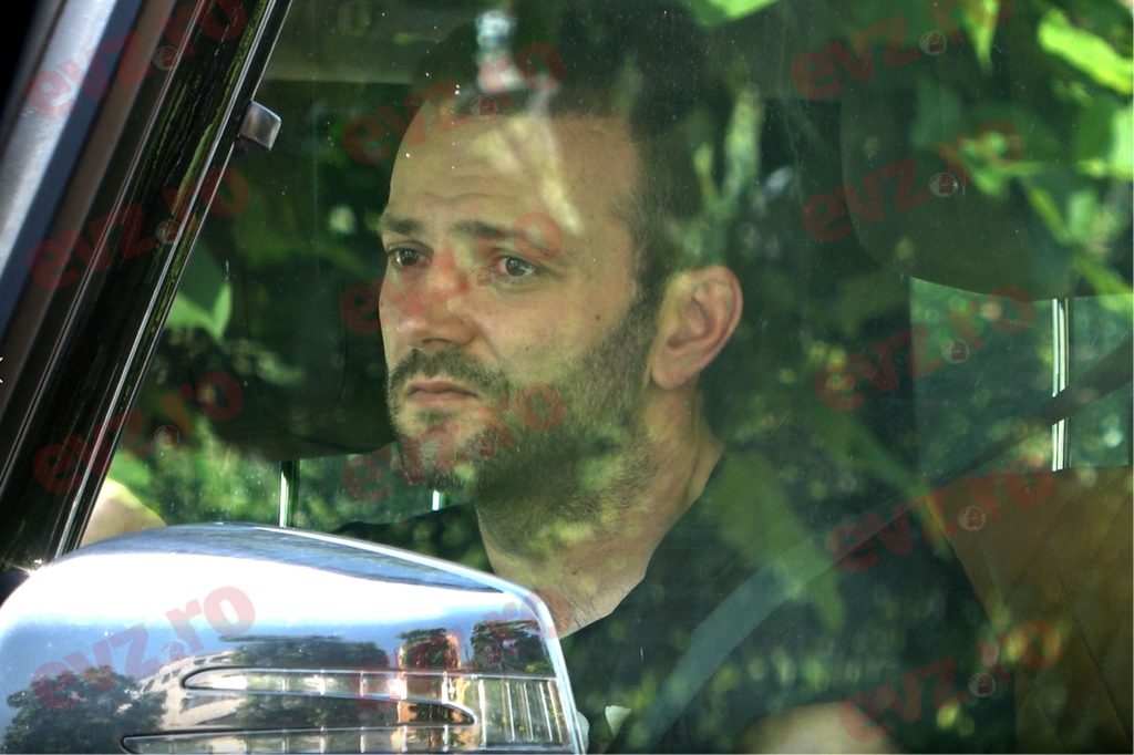 VIDEO/ Mihai Morar a gafat-o grav. Promovează un stil de viață sănătos, dar fumează și aruncă chiștocul pe jos