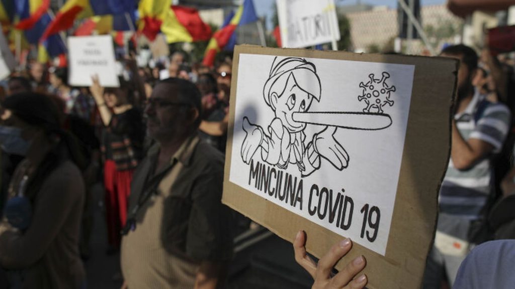 Mesaj special pentru vicepremierul României, din mijlocul protestului din București. "Atenţie, Dan Barna!"