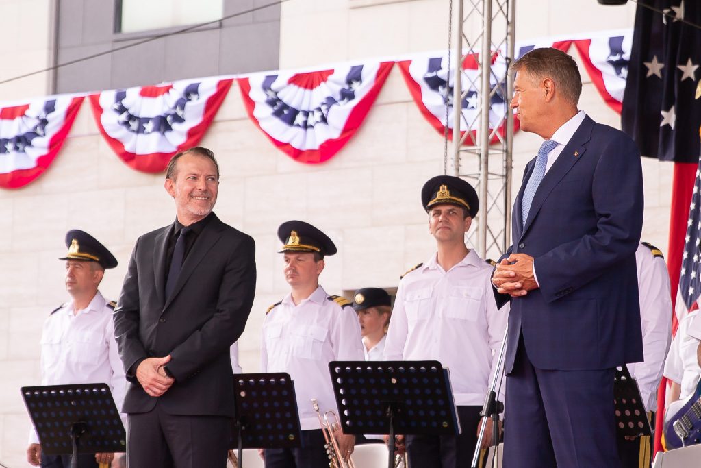 I-a întins Iohannis mărul otrăvit lui Cîțu? Planurile „tătucului" de la Cotroceni după finalul celui de-al doilea mandat. VIDEO