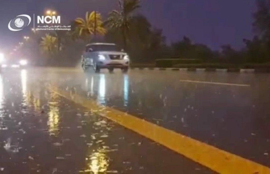 Ploi artificiale, în Dubai, cu ajutorul dronelor. Tehnologia care combate seceta și canicula. VIDEO