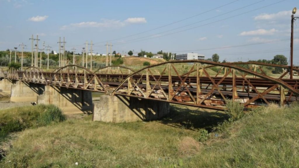 Un pod din județul Teleorman s-a prăbușit cu tot cu muncitorii care îl reparau. Sunt patru victime