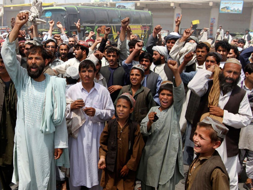 Zeci de execuții înspăimântătoare în Afganistan. Talibanii percheziționează casa cu casă în căutarea oficialilor guvernamentali