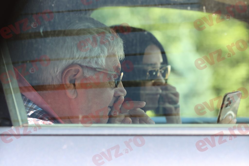 VIDEO. Adelina Pestrițu n-are deloc maniere atunci când vine vorba de regulile de circulație. A gonit să-l ia pe tatăl ei de la autogară