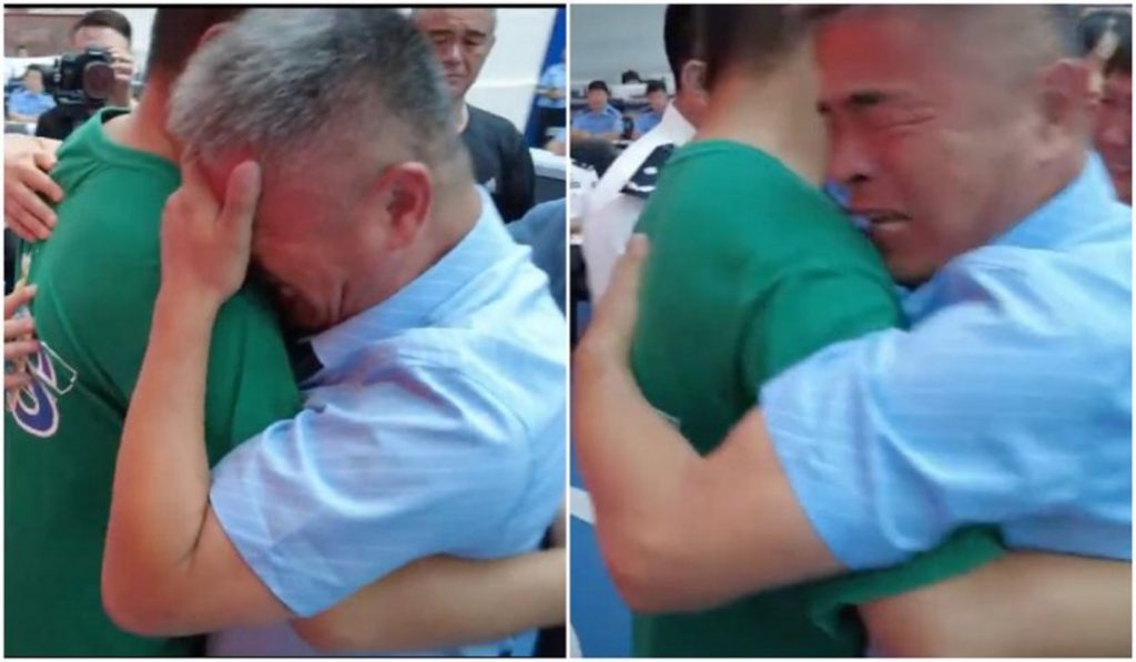 Și-a găsit fiul răpit după 24 de ani de căutări. În acest răstimp a parcurs 500.000 de kilometri