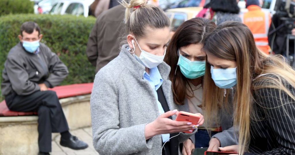 Ce părere au tinerii despre vaccinul anti-COVID-19. Unde a greșit guvernarea. "Este atât de multă ură"