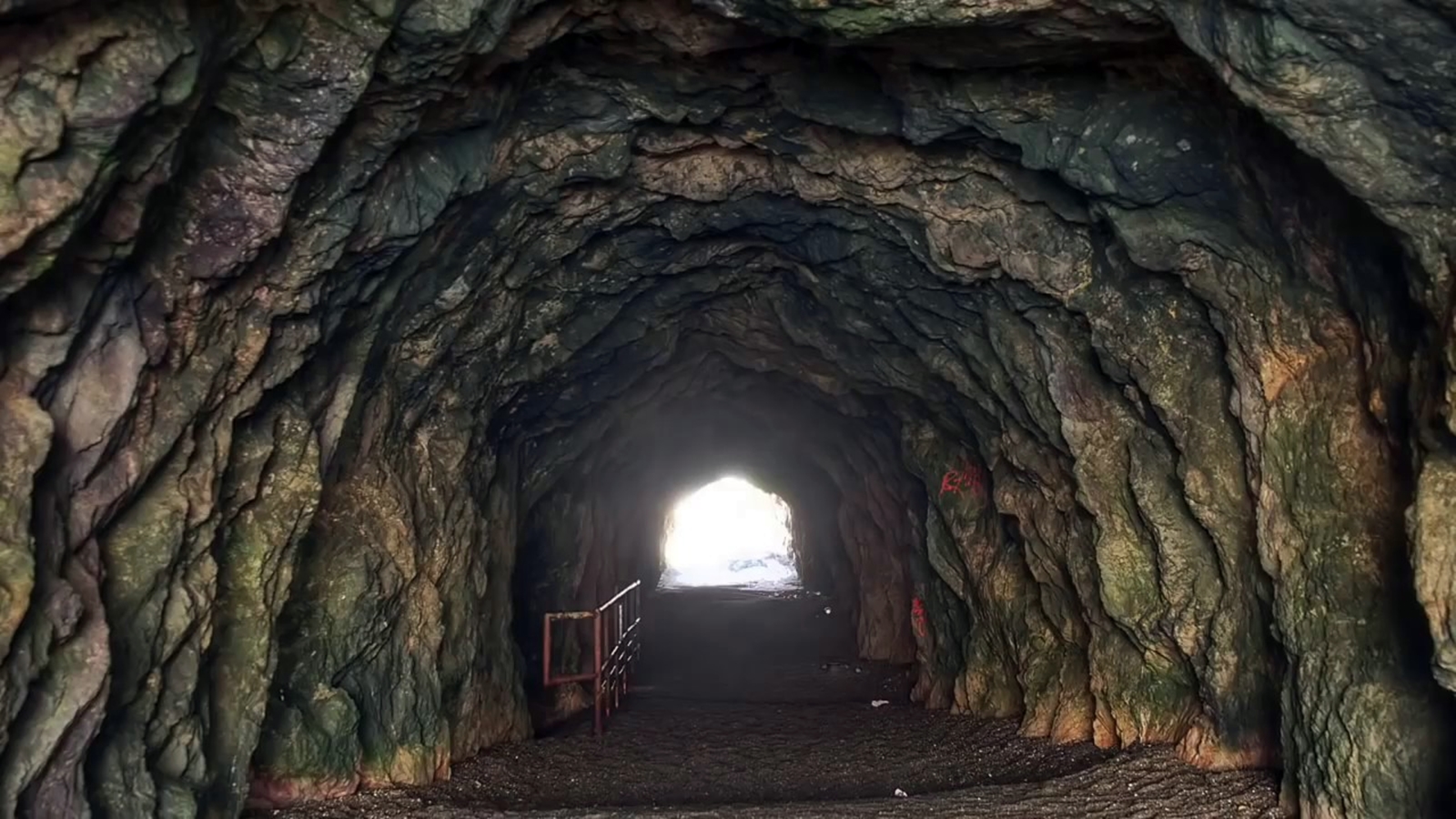 Orașul de sub oraș. Mitul despre catacombele și tunelurile secrete ale Constanței