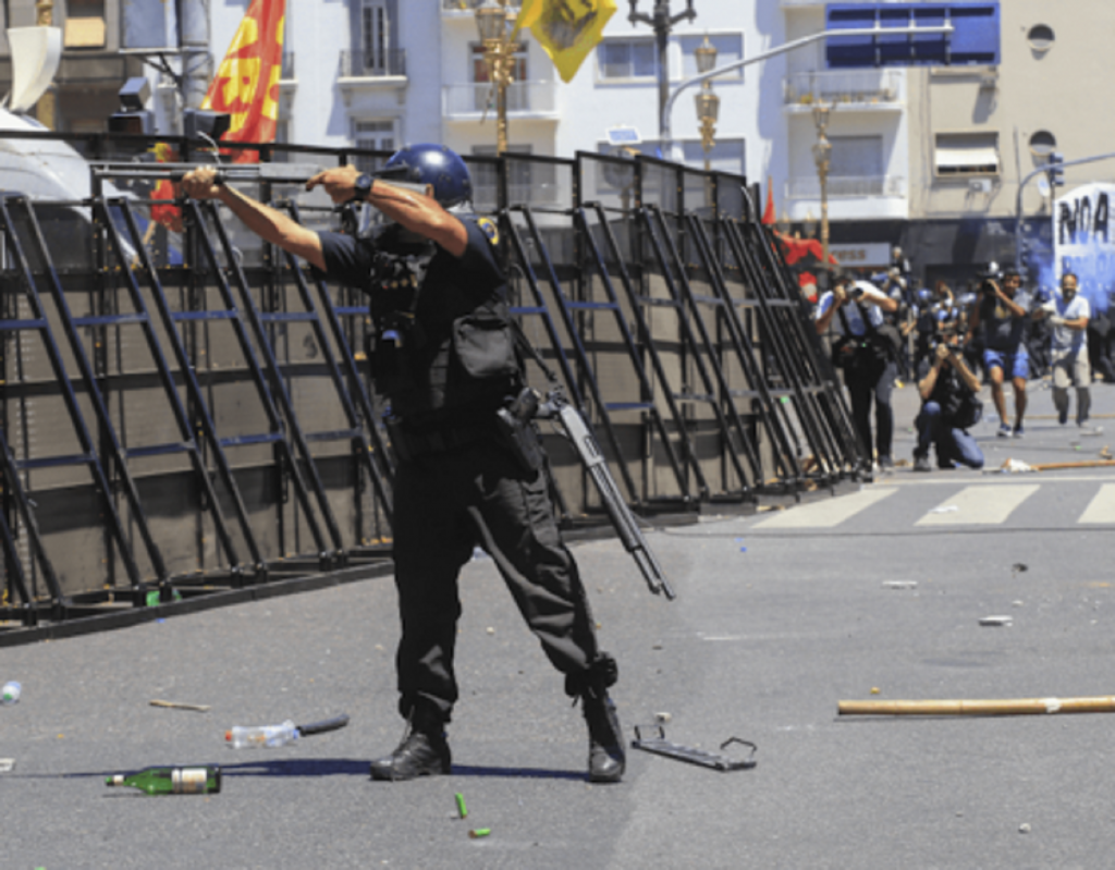 Scene de coșmar. Un deputat argentinian a fost împușcat în timp ce ținea un discurs în fața mulțimii