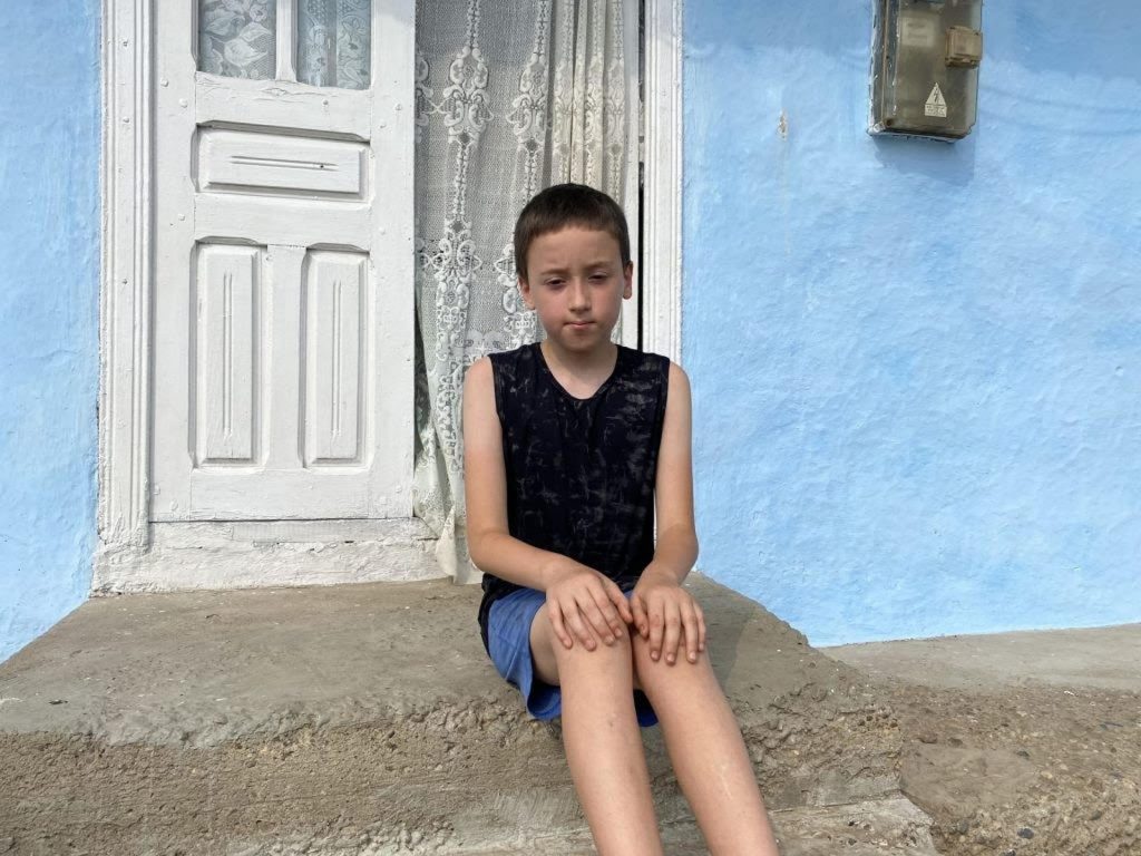 VIDEO/ Povestea impresionantă a lui Cristian, băiatul de 9 ani care suferă de o tulburare din spectrul autist. Cum a învățat singur engleză și matematică