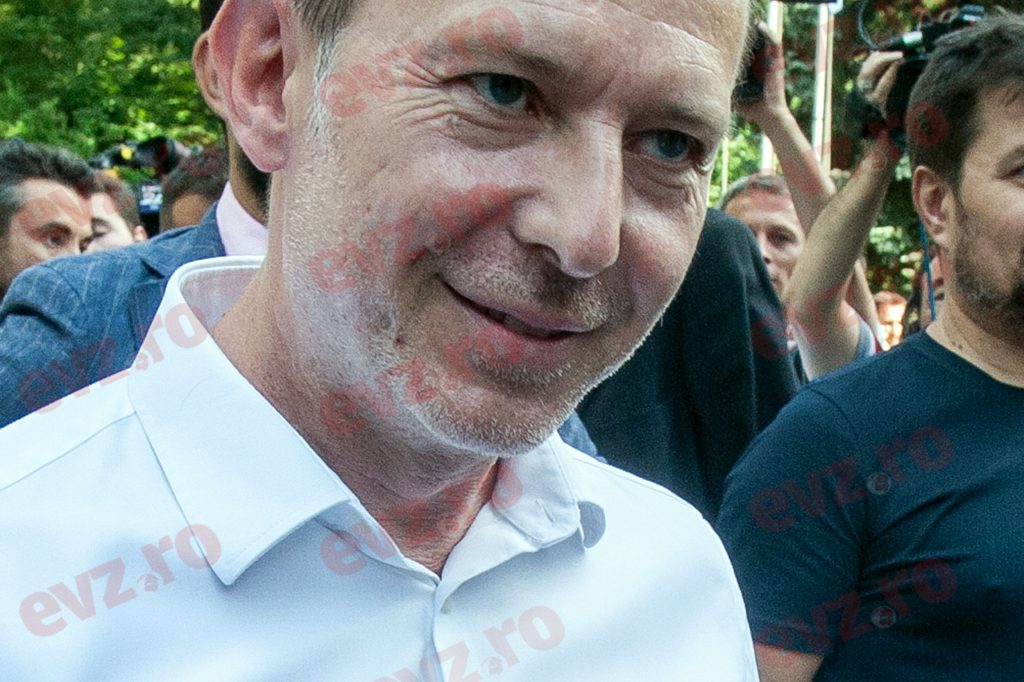 Satul premierului Cîțu a rămas departe de atingerea civilizației. „Să se gândească că a crescut aici și că are și el casă” aici