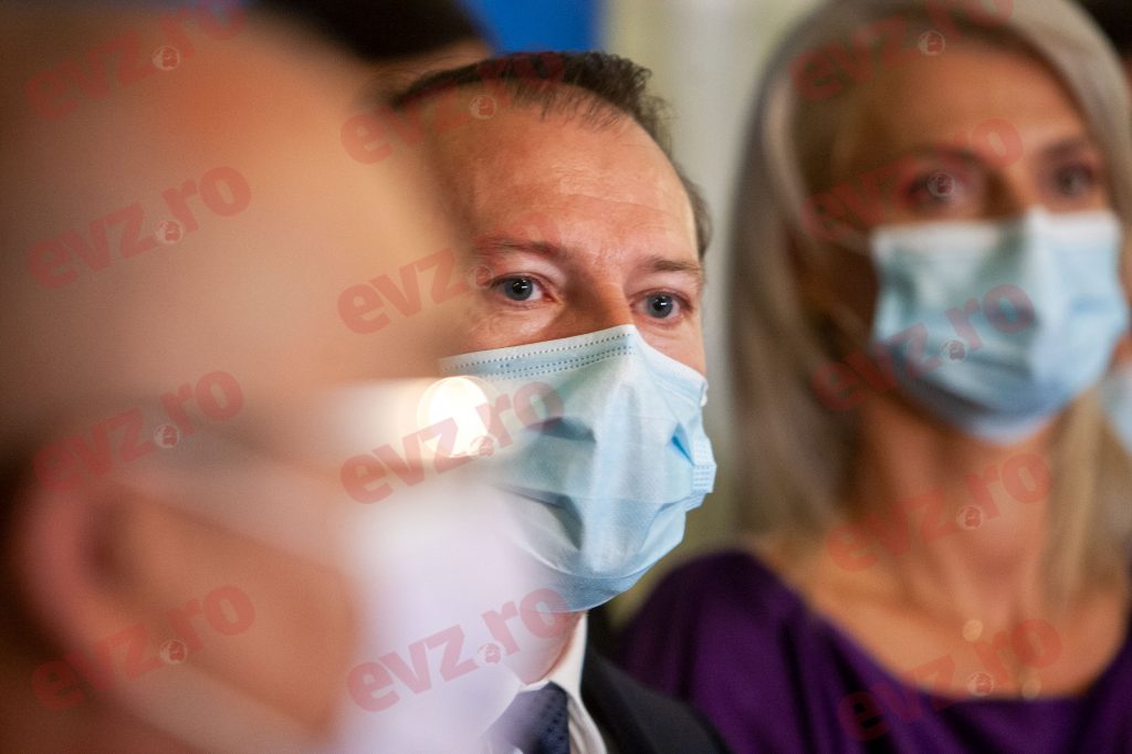 Profesorii se revoltă. Vor să dea statul în judecată. „Este o încălcare flagrantă a legislației”