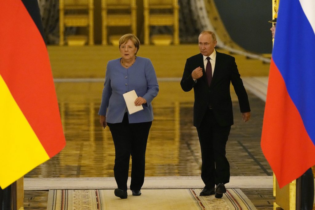 Putin a avertizat-o pe Angela Merkel. Următoarea mutare va fi decisivă