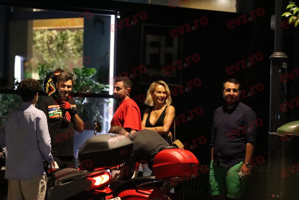VIDEO/ Monica Orlanda nu-l scapă din ochi pe Alin Cocoș. L-a însoțit la o ieșire „cu băieții”