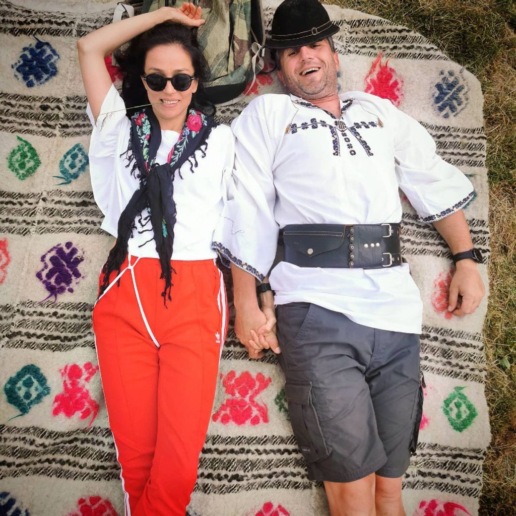 VIDEO/ Andi Moisescu nu mai ține pasul la sporturile extreme cu cei doi fii adolescenți. „Mă mai bagă și pe mine în seamă”