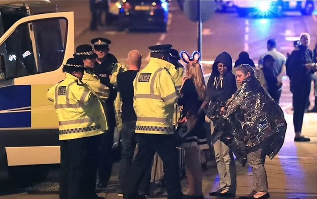 O poveste tristă. EVE, adolescenta care scăpat cu viață din atentatul terorist din 2017 de pe Manchester Arena, a fost găsită moartă în dormitorul ei