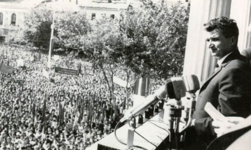 Ceaușescu și fascinația balconului