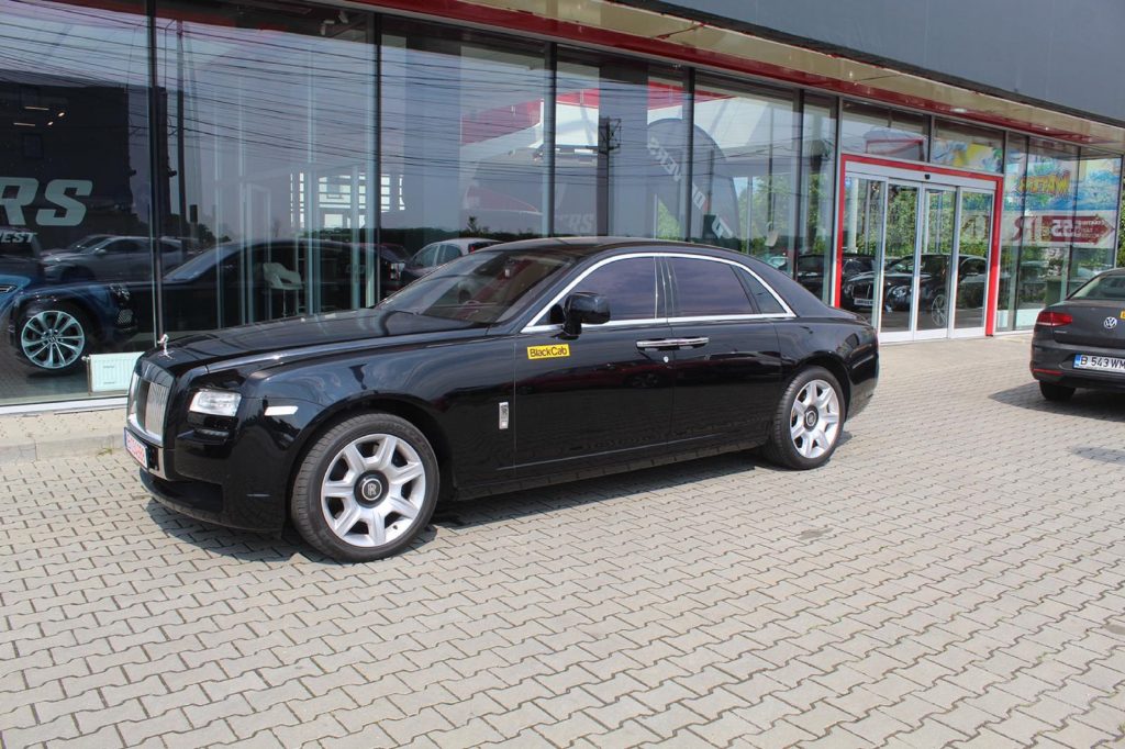 Ultima fiță în materie de taxi: faci comandă și mergi cu Rolls Royce-ul prin București