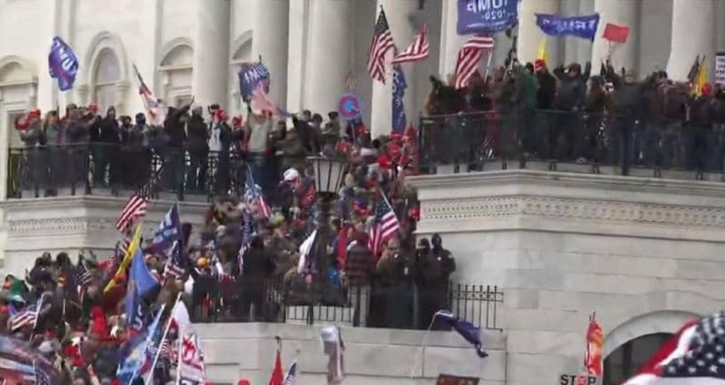 Inexplicabil! Sinucideri în lanț printre polițiștii care au apărat Capitoliul de susținătorii lui Dondald Trump