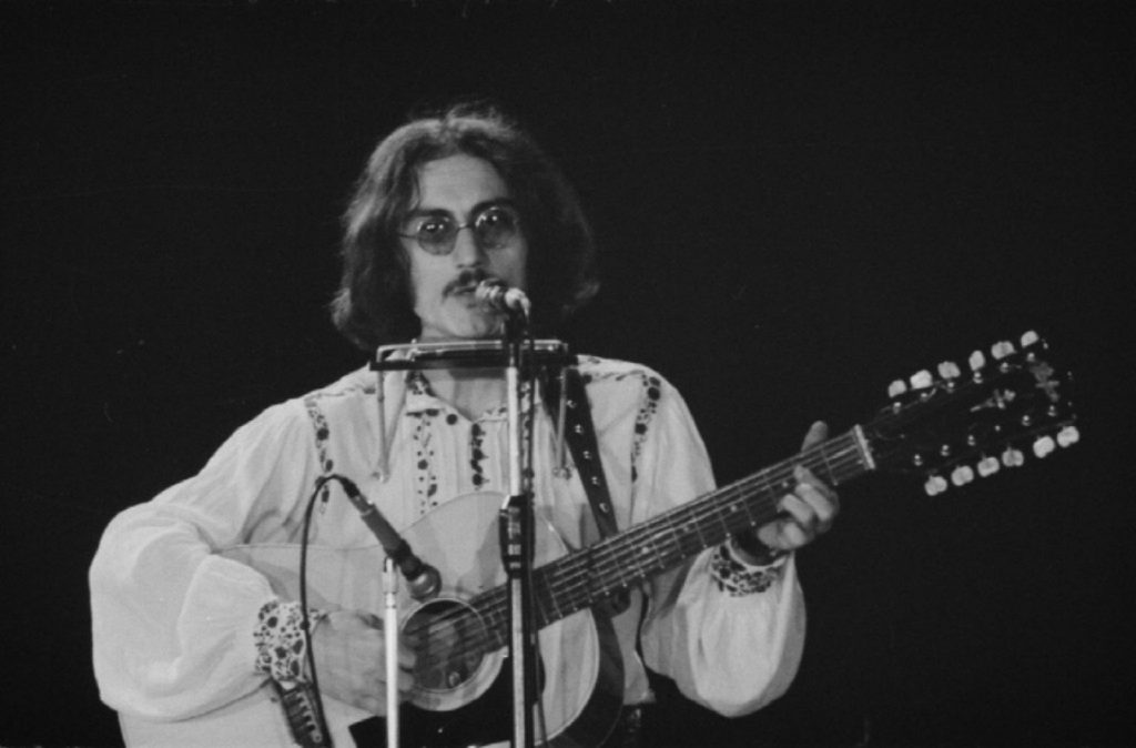 Ai, hai! Cum a deschis Doru Stănculescu Porțile albastre ale orașului și Cenaclul Flacăra. O poveste de suflet