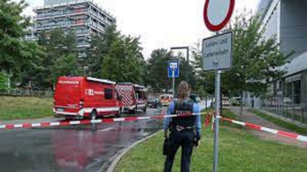 Atac cu otravă la o universitate din Germania. O substanță nocivă a fost descoperită în apa, laptele și ceaiul la care toată lumea avea acces. Un student e în stare critică