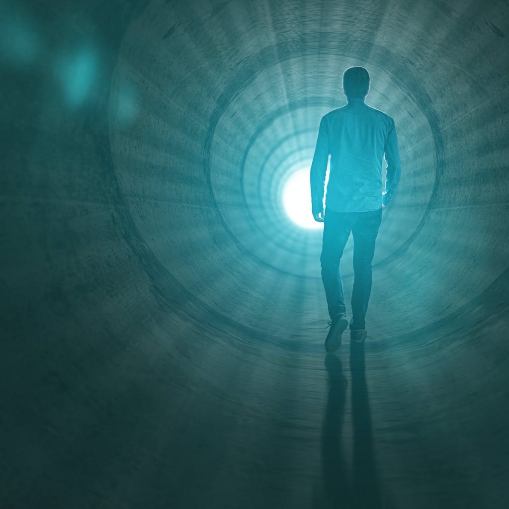 Experiență la limita morții! Bărbatul a simțit o prezență misterioasă după ce a intrat în moarte clinică