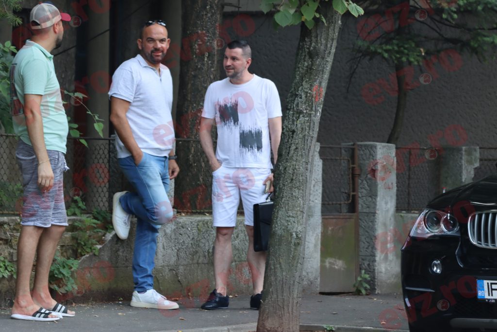 VIDEO/ Îl mai țineți minte pe Fizz? Cu ce se ocupă acum cântărețul care a dat moda hainelor de blană la bărbați