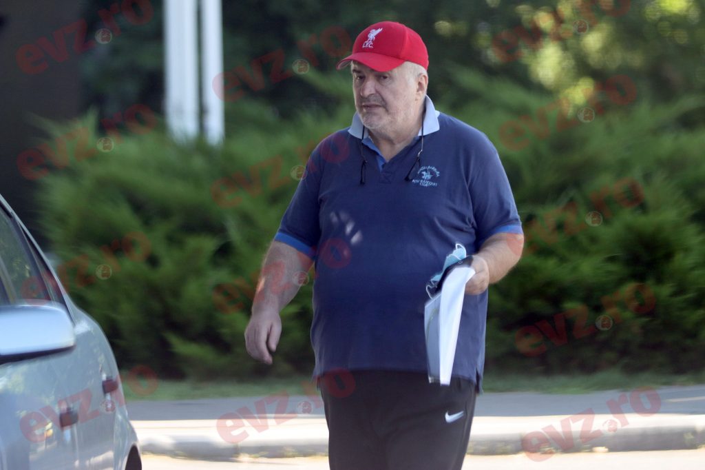 FOTO/ Primele imagini cu Florin Călinescu după ce și-a dat demisia de la PRO TV. Se concentrează pe activitățile domestice