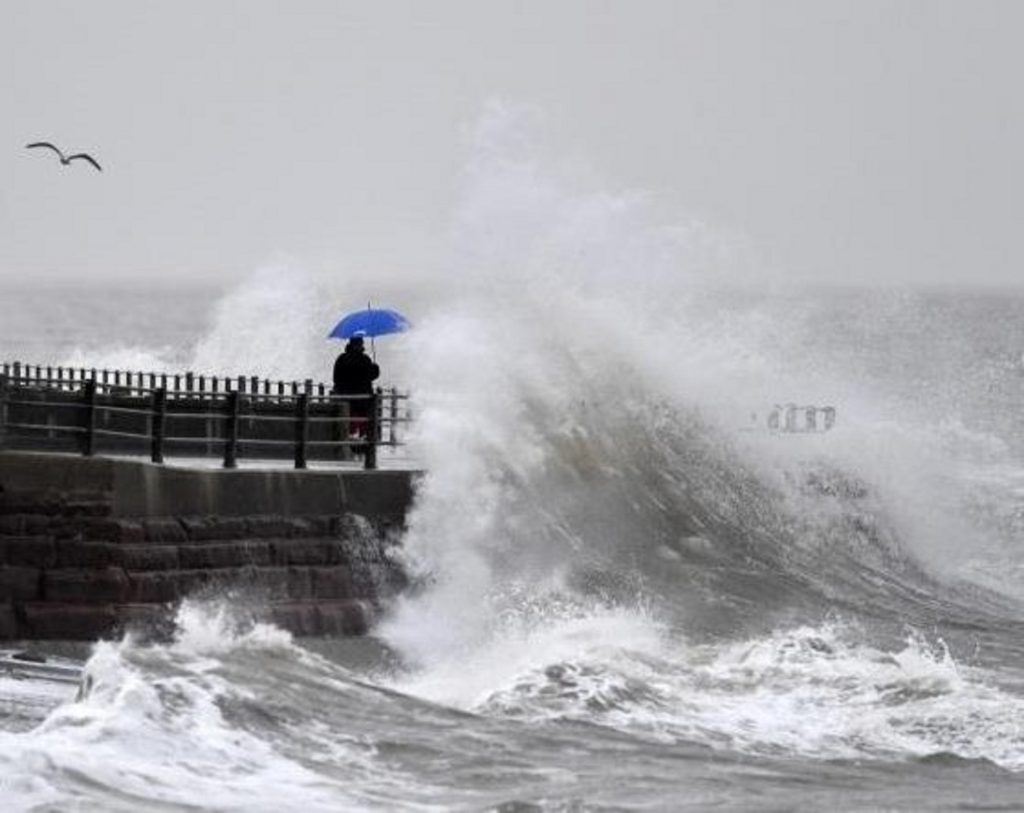 AVERTIZARE de la MAE pentru românii care merg în Spania, mai ales pe litoral. Fenomene meteo extreme, vânturi de coastă de forța 7
