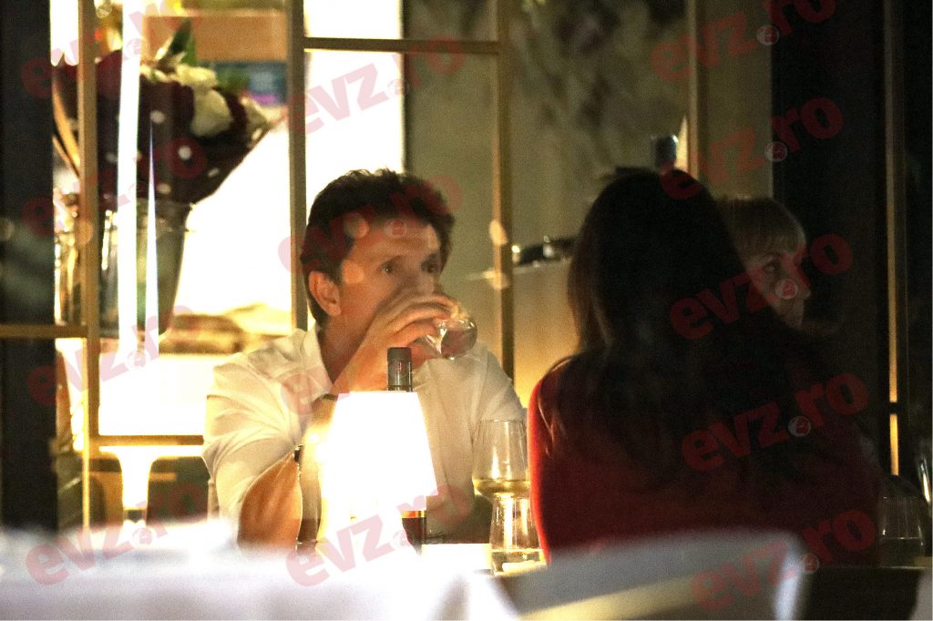 VIDEO. Gică Popescu este un șofer responsabil. După ce a închinat un pahar în cinstea fiicei sale și-a rugat soția să urce la volan