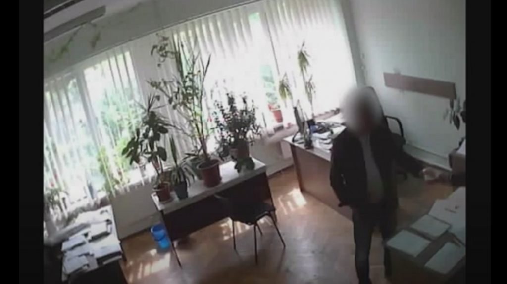 Operațiune de amploare a procurorilor anticorupție la Chișinău. 18 persoane au fost reținute pentru șpăgi luate pe bandă rulantă