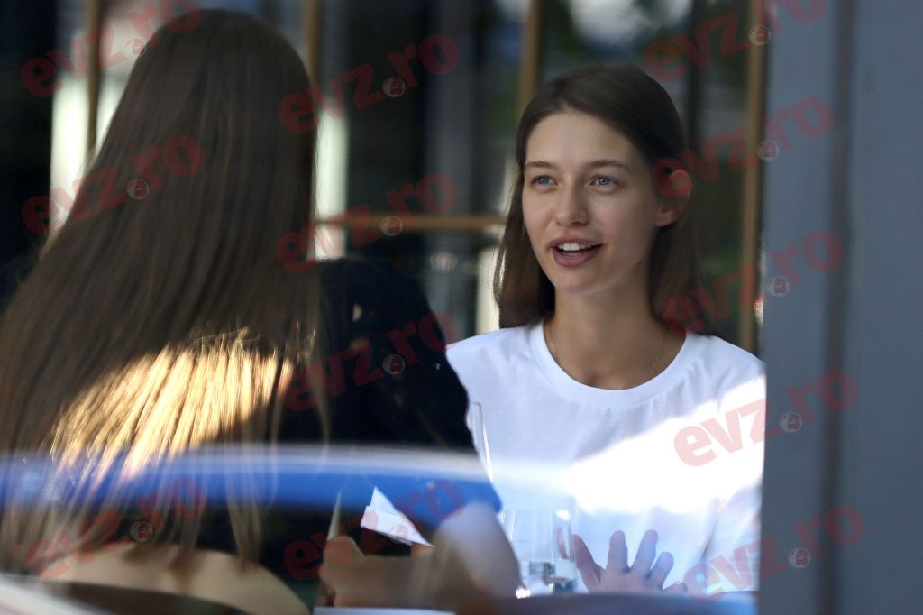 VIDEO/ Laura Dincă și Cristian Boureanu trec diferit peste despărțire. Ea se consolează cu o prietenă, în timp ce el și-a făcut o nouă relație