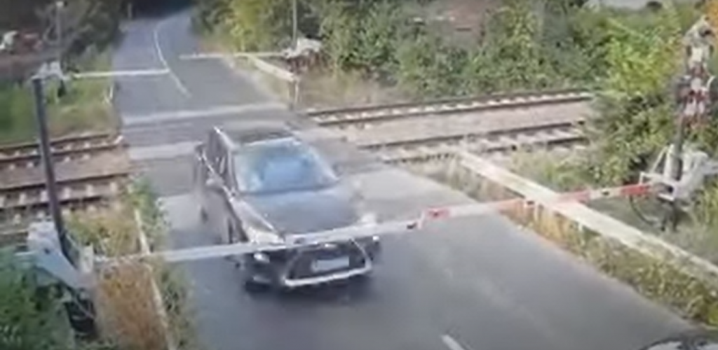 ULTIMA ORĂ: Șoferul inconștient care a spulberat bariera de la Brănești este un reputat medic urolog