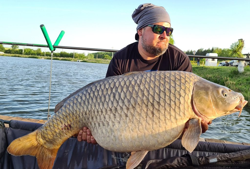 VIDEO/ Printre filmări și stand-up comedy, Mihai Bobonete organizează și competiții de pescuit. „Stau foarte mult timp în Deltă”