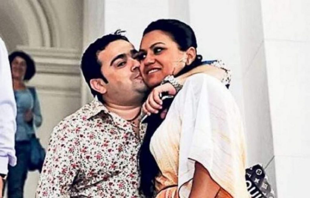 Soția lui Adi Minune a fost operată în Turcia, după ce i s-a făcut rău și ar fi căzut în casă. Cum se simte partenera manelistului