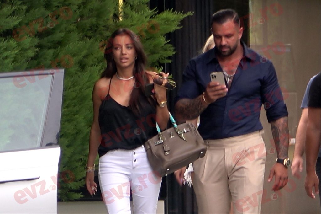 VIDEO/ Se lasă cu scântei! Oana Marica și Alex Bodi s-au sărutat în mijlocul zilei, chiar în fața unui restaurant celebru din Herăstrău