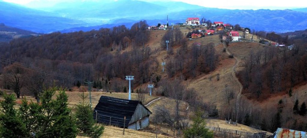 Accident mortal. Un turist a căzut în Parâng din telescaun