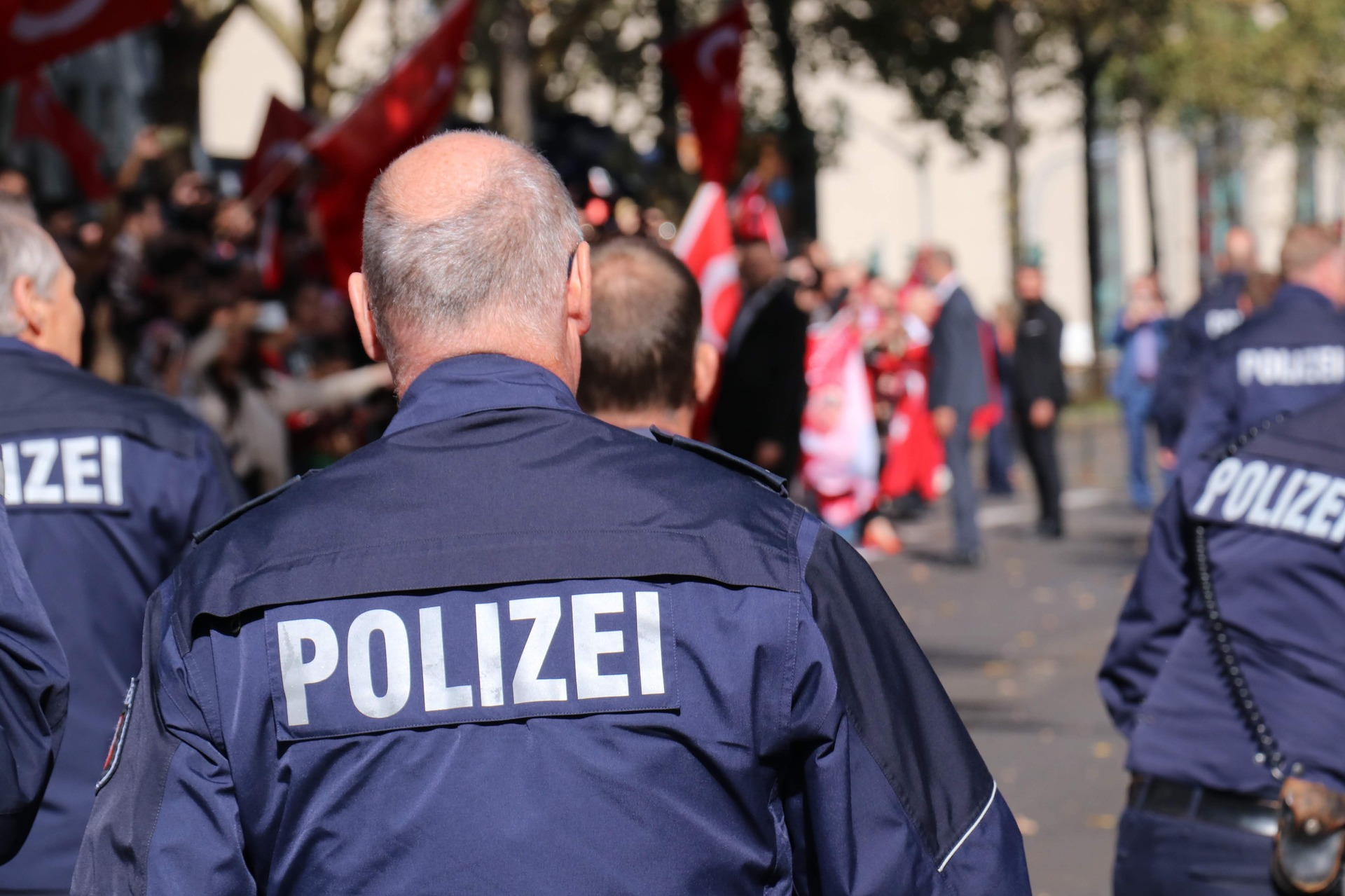 Româncă înjunghiată mortal la o fermă de căpșuni din Germania. Un muncitor a fost arestat