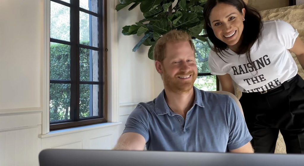 Harry și Meghan, urmăriți de OZN-uri. Asta le mai lipsea
