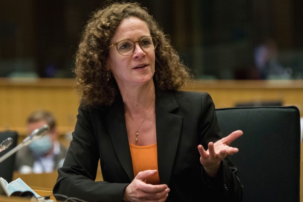 Europarlamentar olandez: ”Anti-vacciniștii care au ajuns în spitale sunt buni ambasadori. Campania de vaccinare în România, un eșec”. Interviu