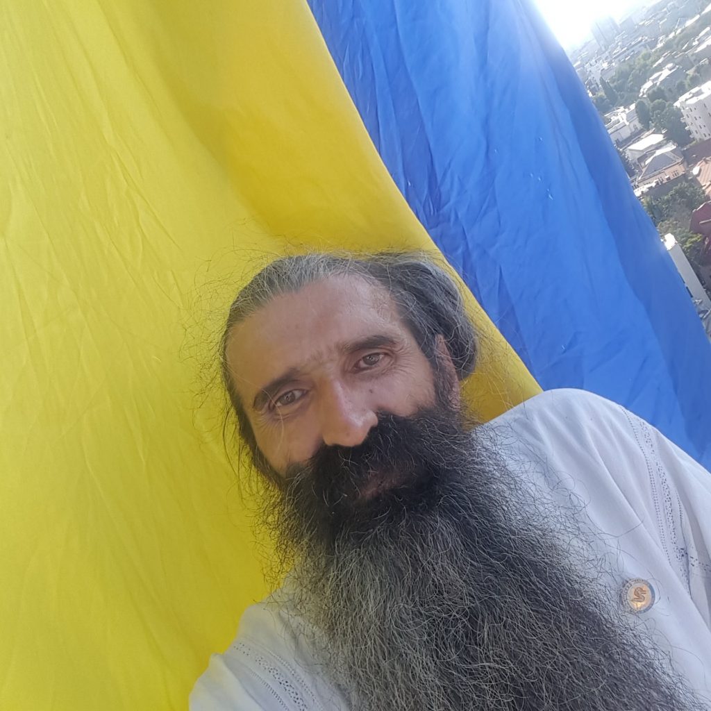 Stegarul Dac a coborât din copac, după 24 de ore. A fost dus la audieri