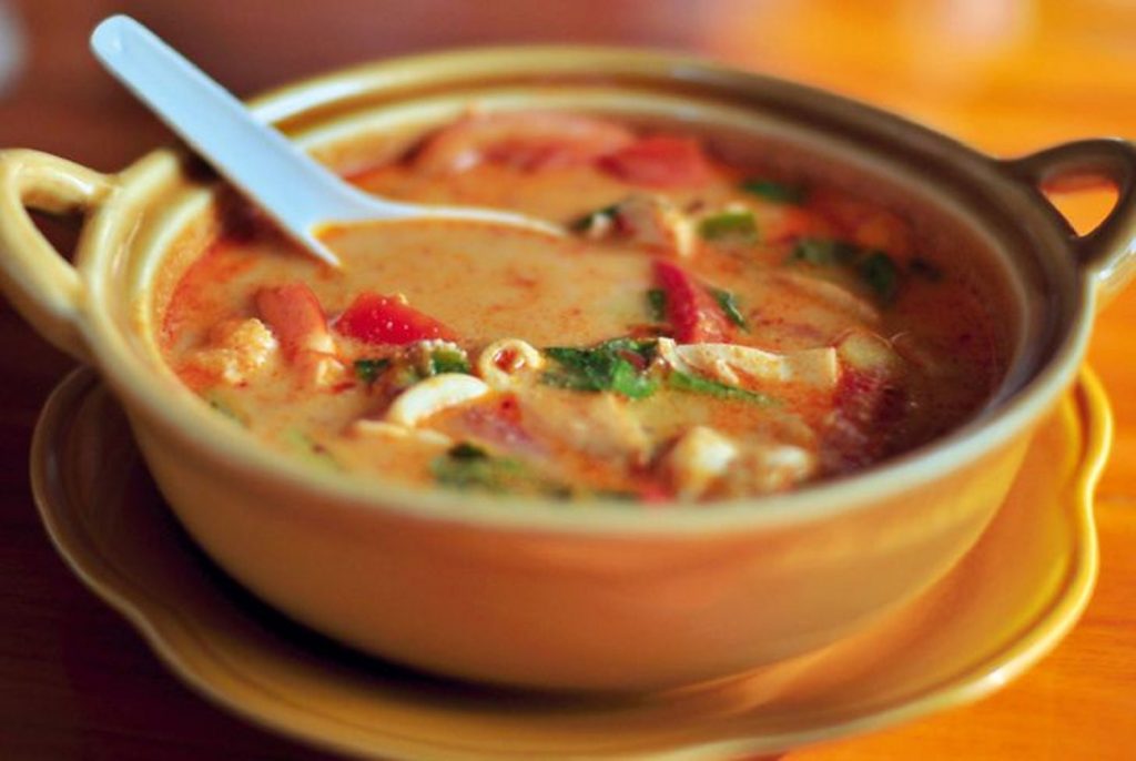 Cele mai rare și mai scumpe mâncăruri din lume. Supa din cuib de rândunică, caviarul albinos sau puiul negru costă mii de euro