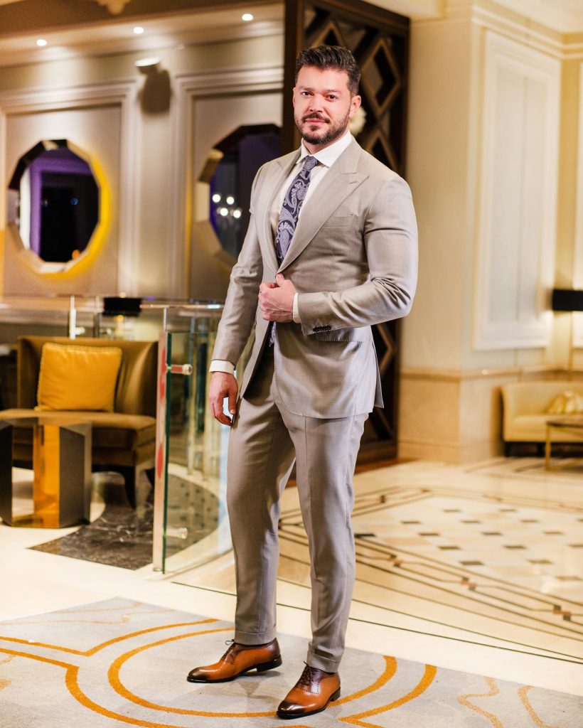 VIDEO/ La 5 ani, fiica lui Victor Slav și a Biancăi Drăgușanu, își ajută tatăl la restaurant. „O văd că se implică”