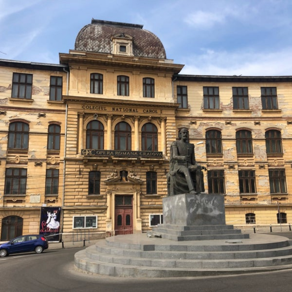 Alertă maximă la Craiova. Focar de COVID-19: 20 de persoane, infectate, una la ATI. Angajații, amenințați cu destituirea dacă divulgă 